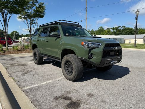 Used 2022 Toyota 4Runner TRD Off-Road Premium AWD/4WD image 1