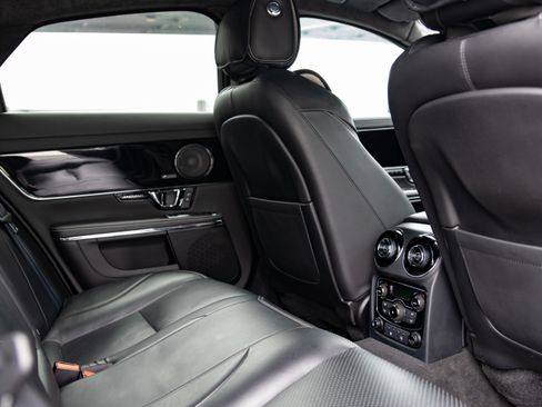 Used 2015 Jaguar XJ image 24