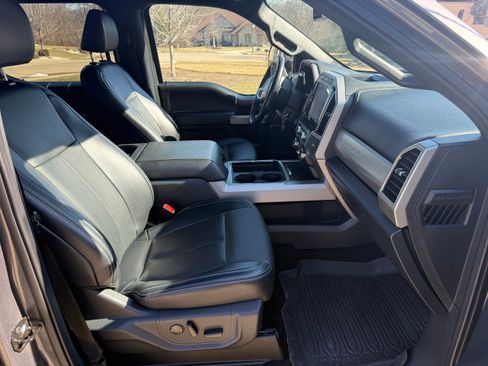 Used 2022 Ford F250 Lariat w/ Chrome Package image 10