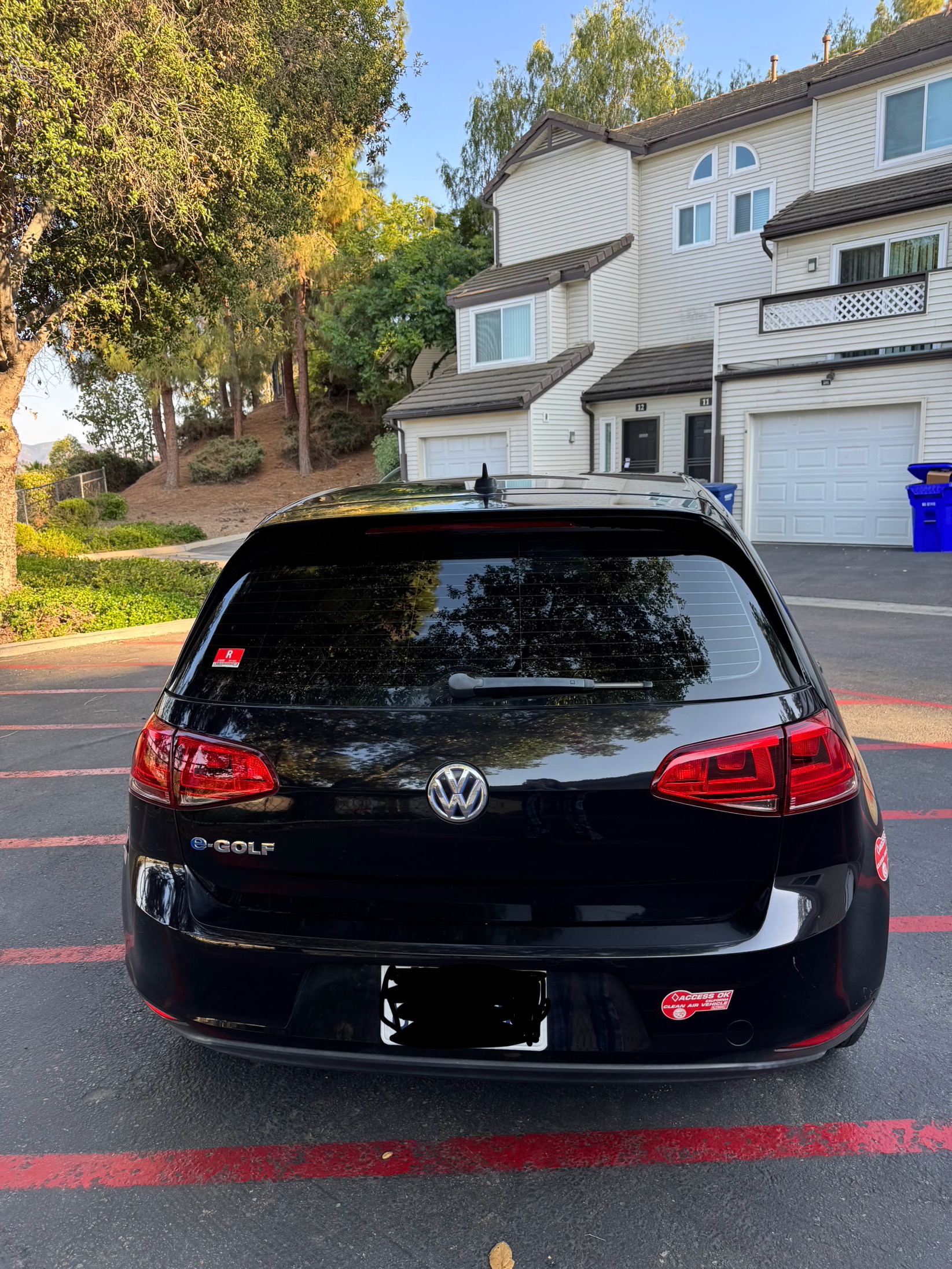Used 2016 Volkswagen e-Golf SE w/ DC Fast Charging Package FWD image 5
