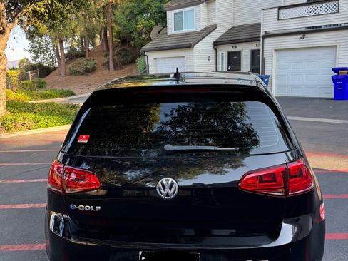 Used 2016 Volkswagen e-Golf SE w/ DC Fast Charging Package image 5