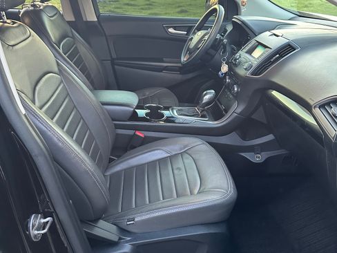 Used 2018 Ford Edge SE image 15