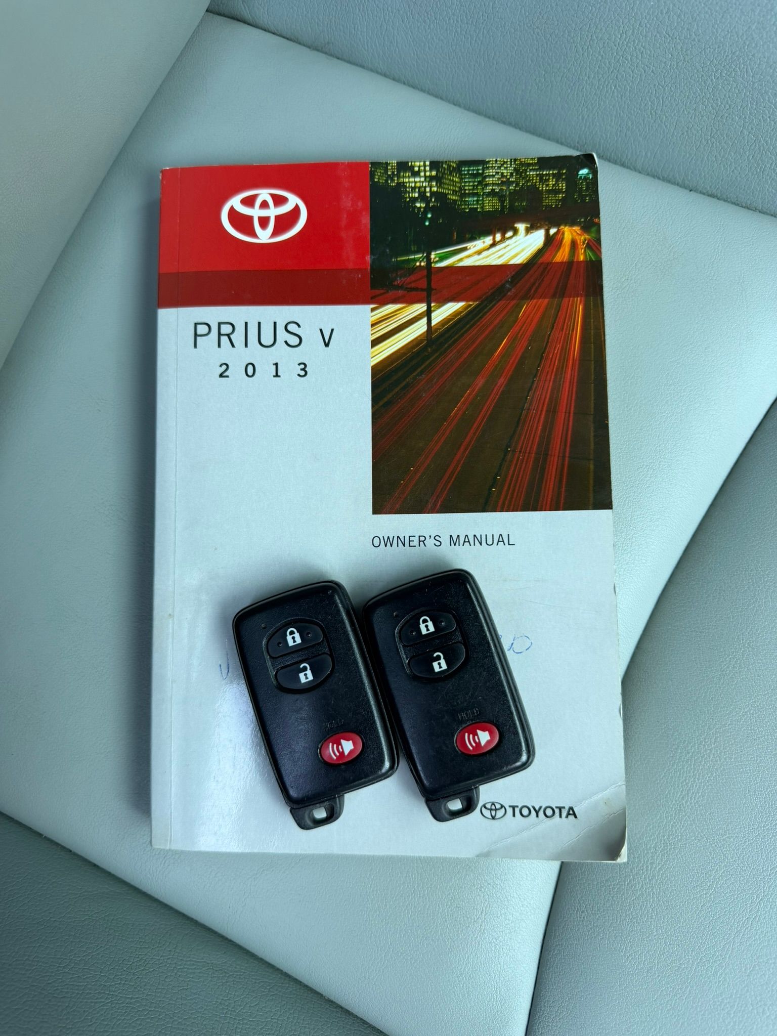 Used 2013 Toyota Prius V Five FWD image 21