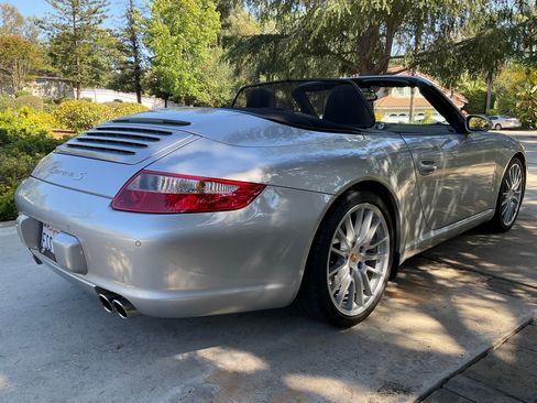 Used 2005 Porsche 911 Carrera S RWD image 9