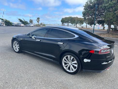 Used 2014 Tesla Model S 85 RWD image 2