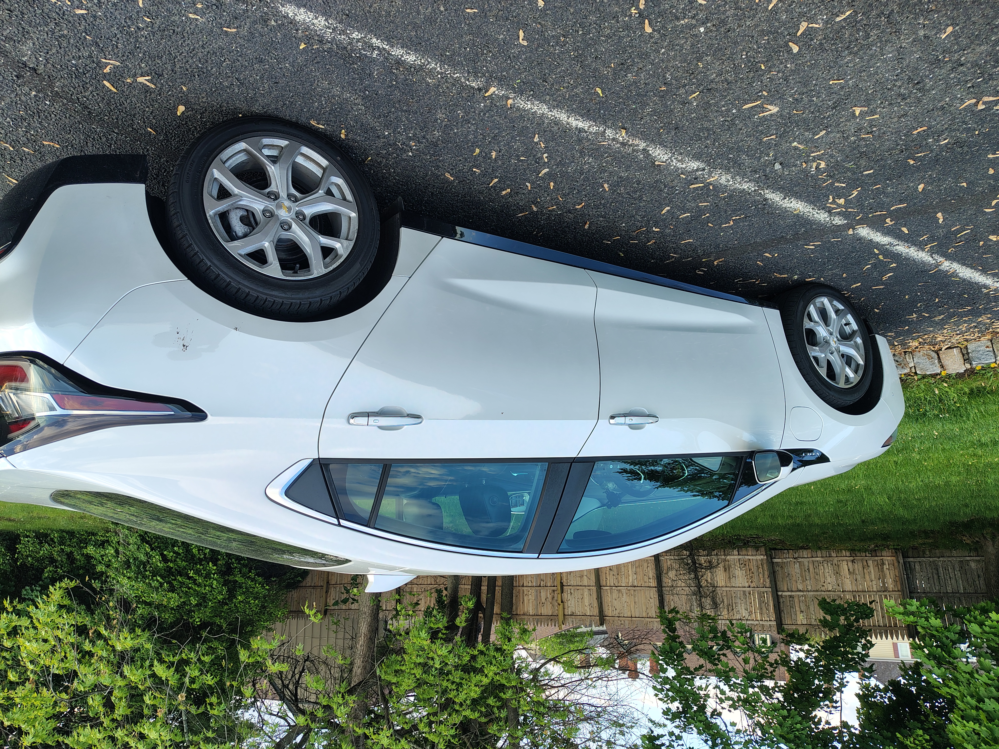 Used 2018 Chevrolet Volt Premier w/ Driver Confidence Package FWD image 2