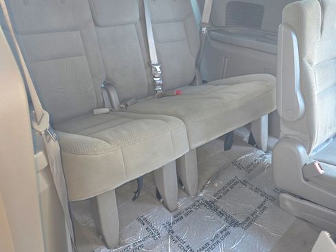 Used 2016 Chrysler Town & Country Touring image 15