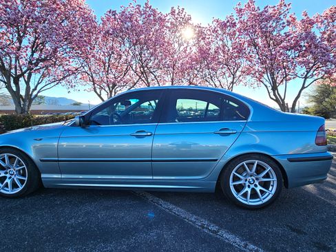Used 2005 BMW 330i Sedan image 1
