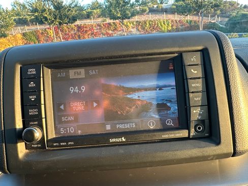 Used 2012 Volkswagen Routan SE image 21