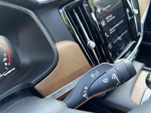 Used 2017 Volvo S90 T6 Inscription w/ Vision Package image 27