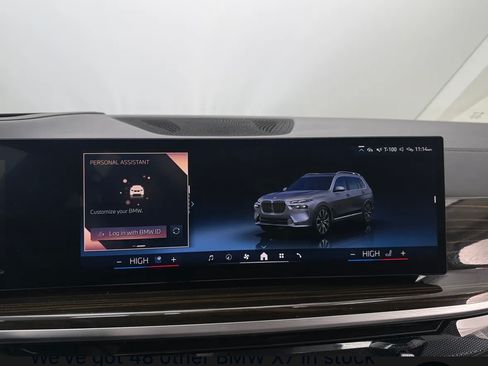 Used 2025 BMW X7 xDrive40i w/ Premium Package image 9