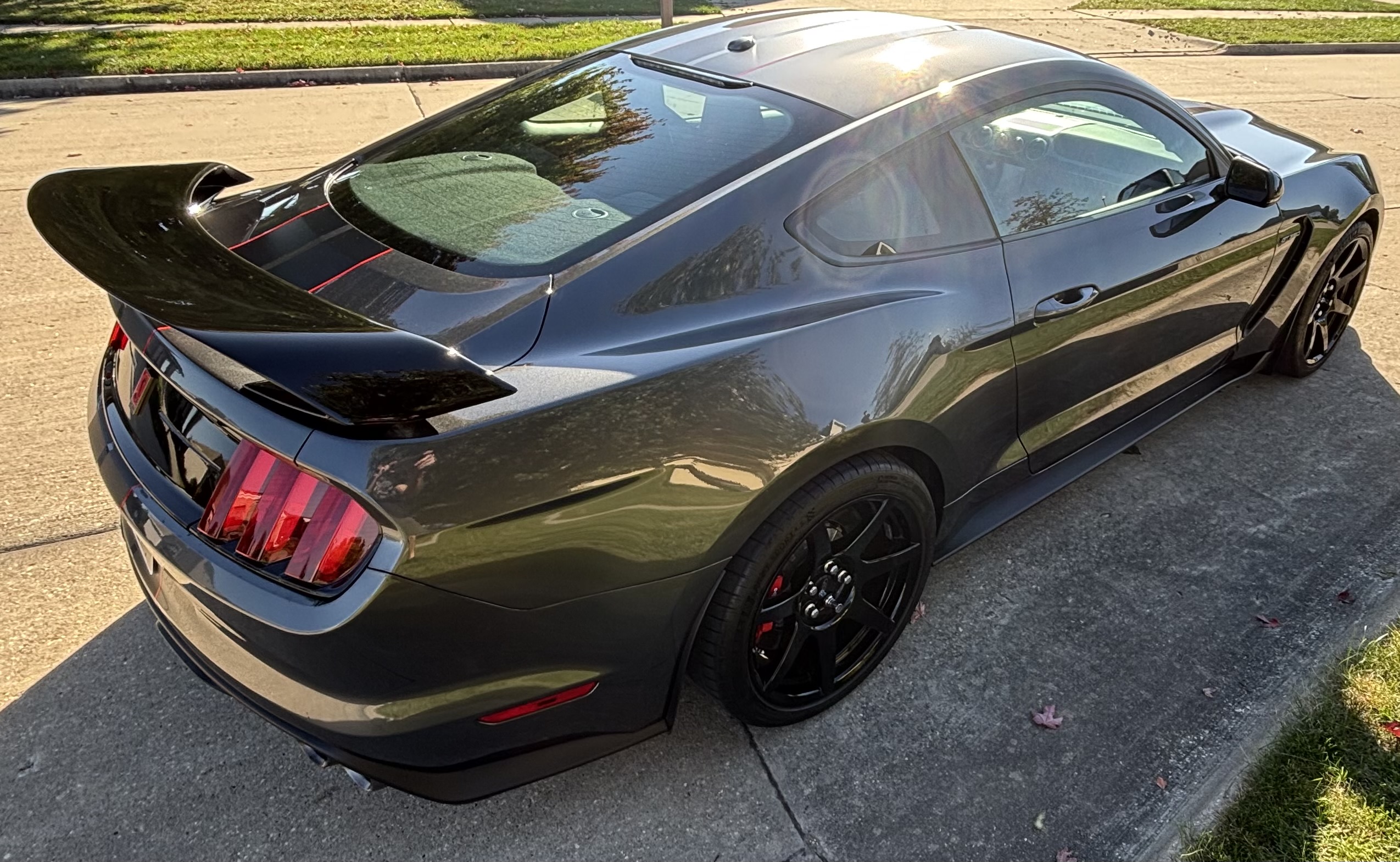 Used 2020 Ford Mustang Shelby GT350R w/ GT350R Equipment Group 920A RWD image 12