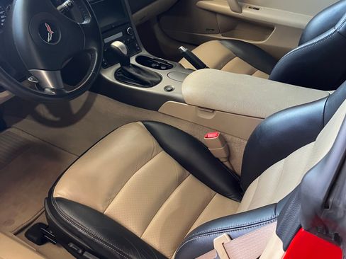 Used 2007 Chevrolet Corvette Coupe w/ Preferred Equipment Group RWD image 6