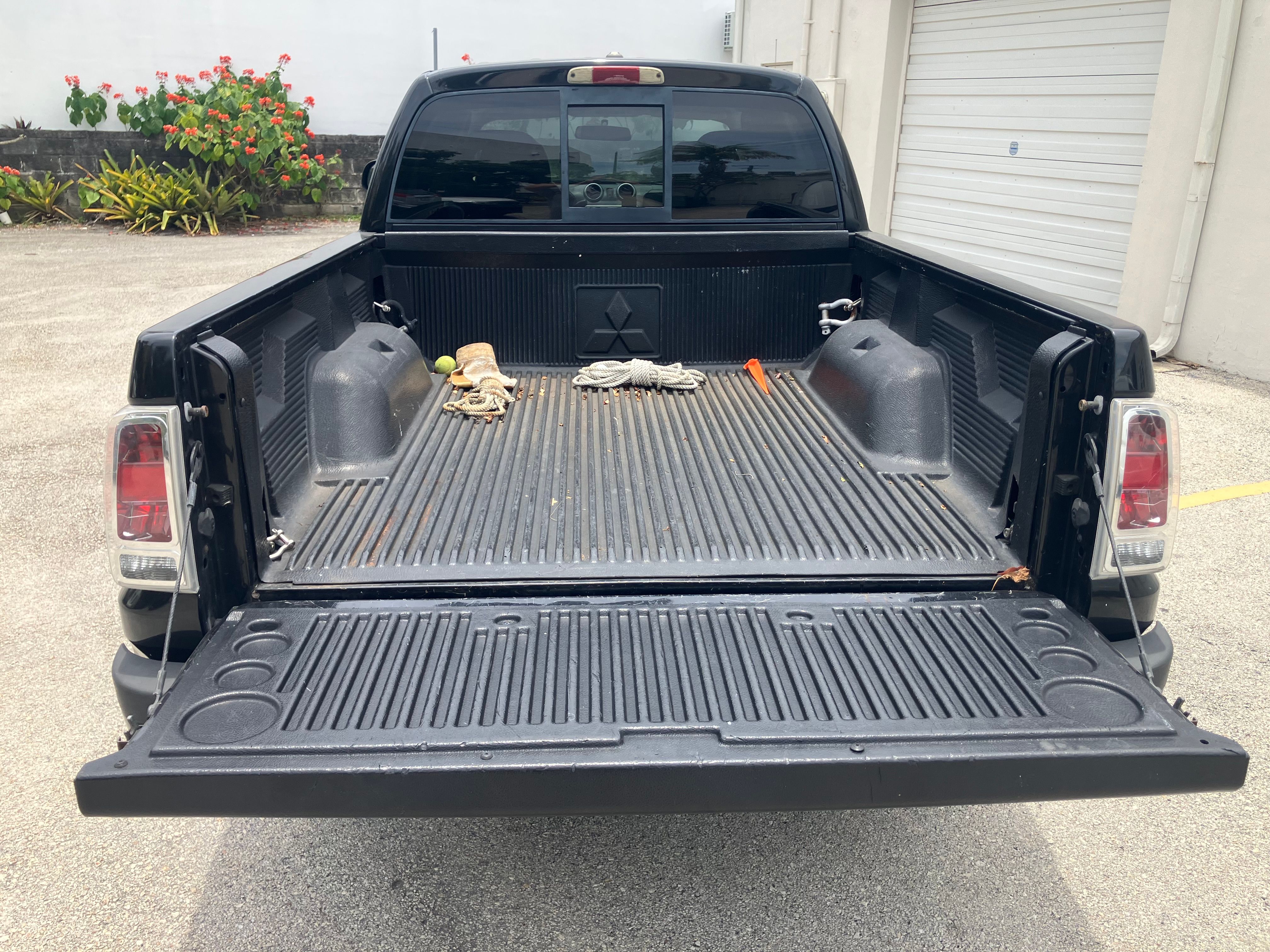 Used 2007 Mitsubishi Raider LS RWD image 5