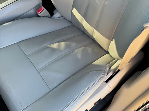 Used 2014 Chrysler Town & Country Touring w/ Driver Convenience Group image 9