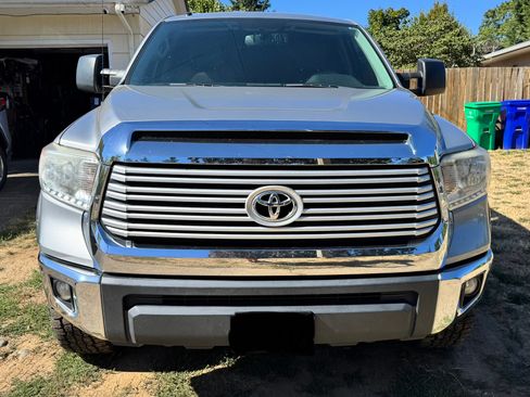 Used 2016 Toyota Tundra Limited w/ Limited Premium Package AWD/4WD image 4