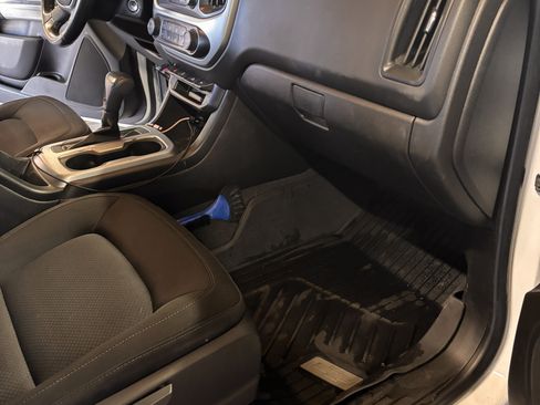 Used 2019 Chevrolet Colorado LT w/ LT Convenience Package image 10