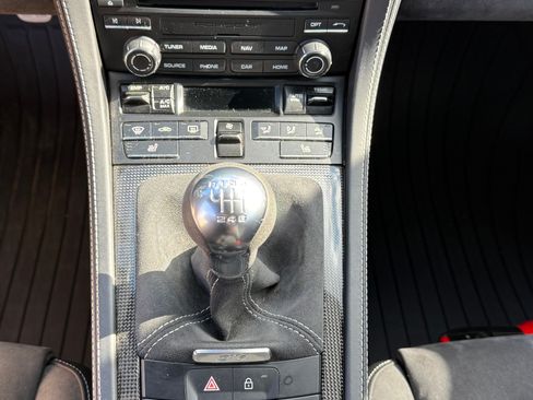 Used 2020 Porsche 718 Cayman GT4 RWD image 17