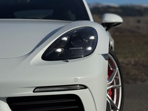 Used 2018 Porsche 718 Cayman S image 2