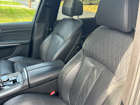 Used 2022 BMW X7 xDrive40i w/ M Sport Package AWD/4WD image 6