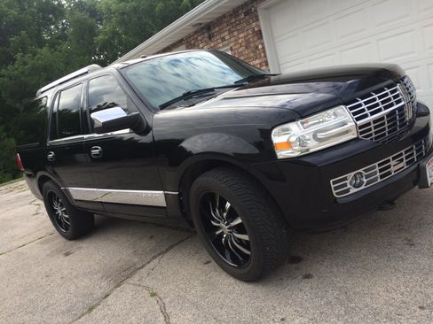 Used 2007 Lincoln Navigator 4WD image 1