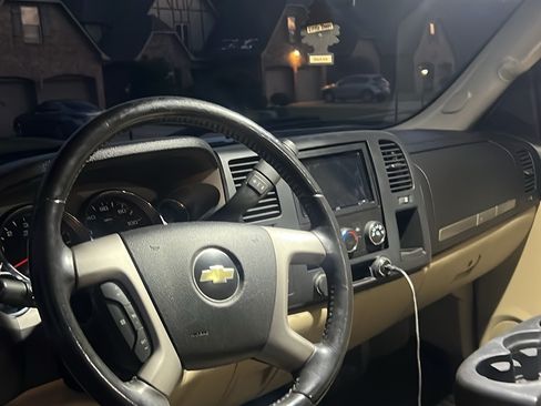 Used 2009 Chevrolet Silverado 1500 LT w/ Power Pack Plus AWD/4WD image 15
