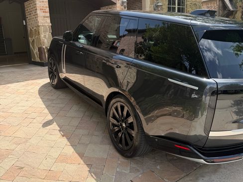 Used 2023 Land Rover Range Rover Autobiography AWD/4WD image 6