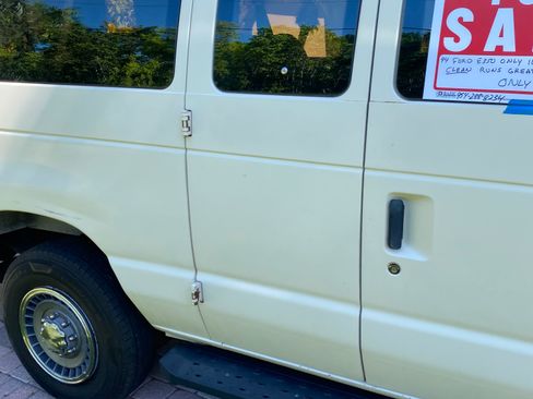 Used 1994 Ford E-350 and Econoline 350 Club Wagon image 4