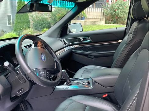 Used 2017 Ford Explorer Limited w/ Equipment Group 301A image 6