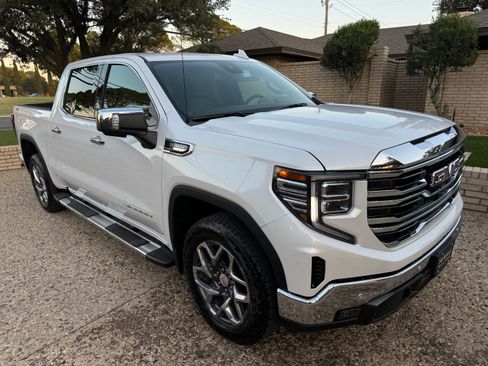 Used 2024 GMC Sierra 1500 SLT image 9