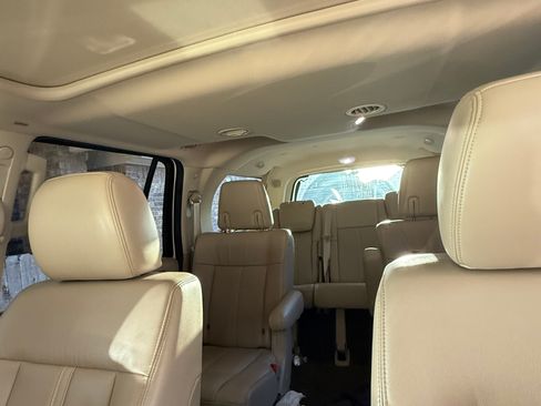 Used 2017 Lincoln Navigator L Reserve image 9