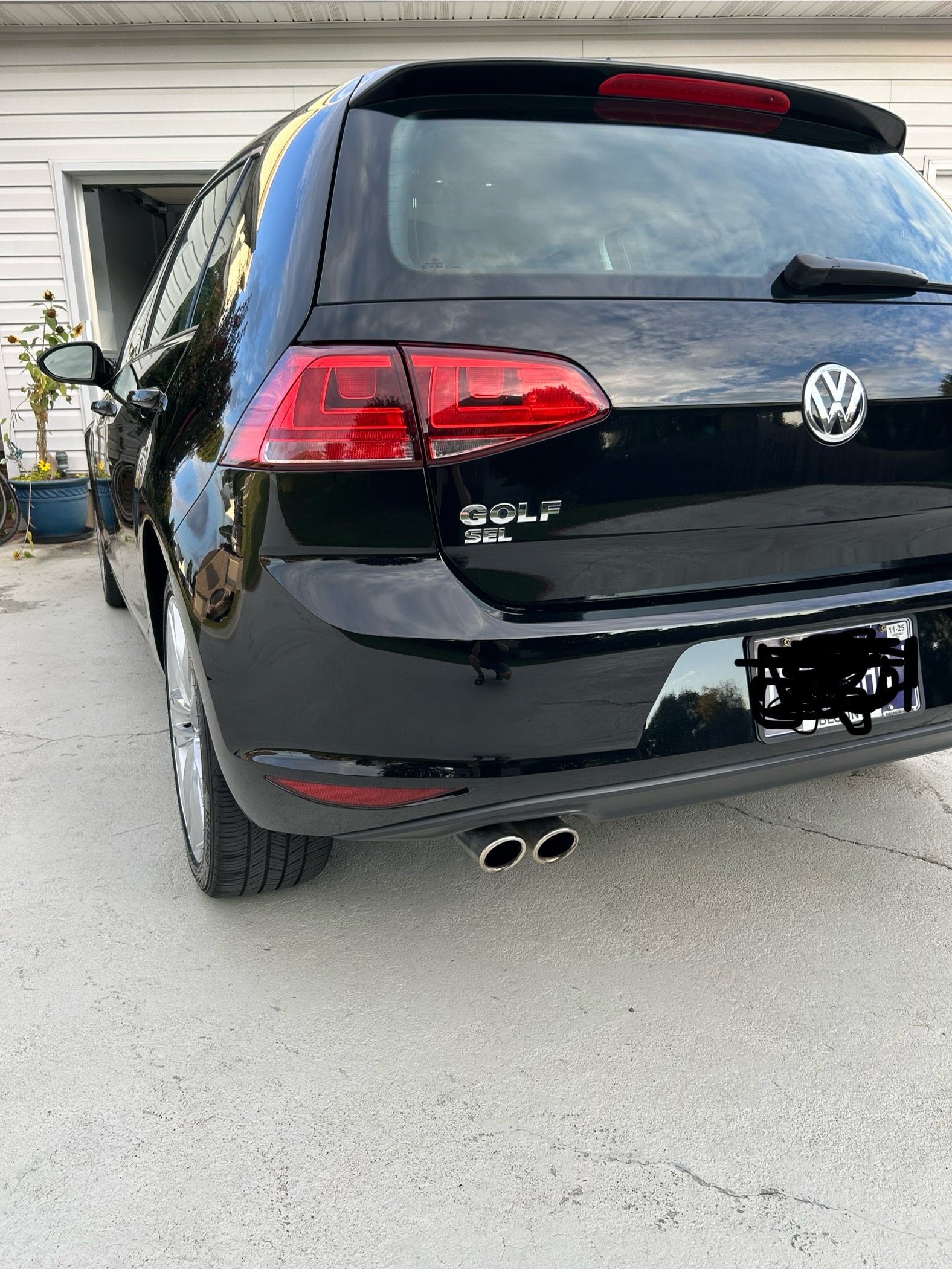 Used 2017 Volkswagen Golf SEL FWD image 6