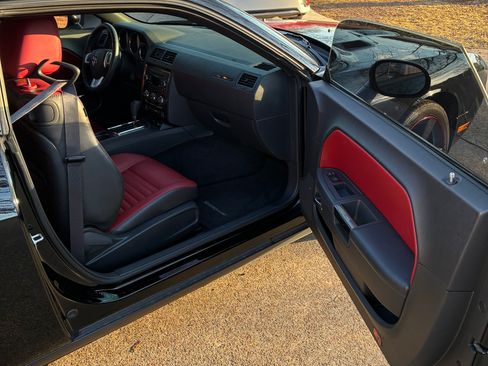 Used 2014 Dodge Challenger SXT image 12