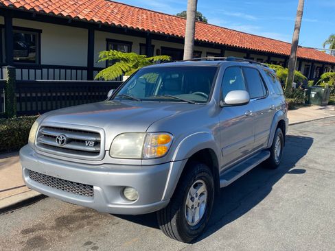 Used 2001 Toyota Sequoia Limited image 2