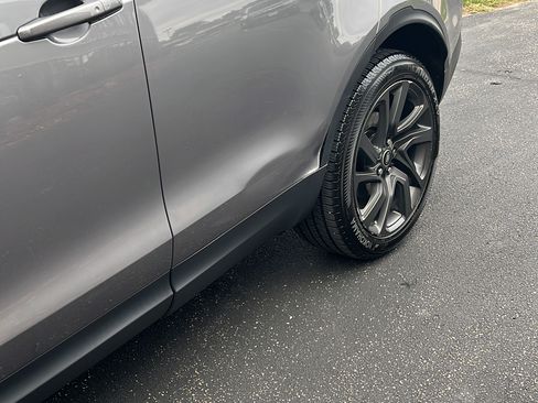 Used 2020 Land Rover Discovery HSE image 4