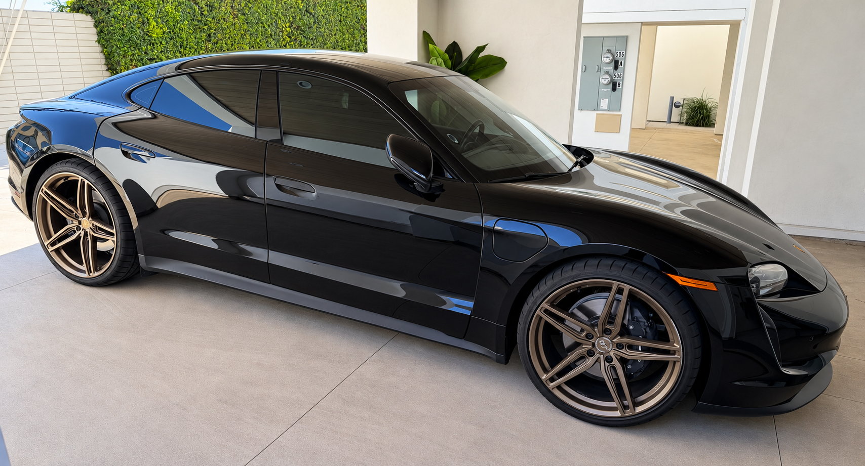 Used 2022 Porsche Taycan RWD image 5