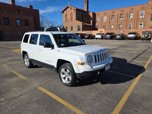 Used 2015 Jeep Patriot Sport w/ Power Value Group image 1
