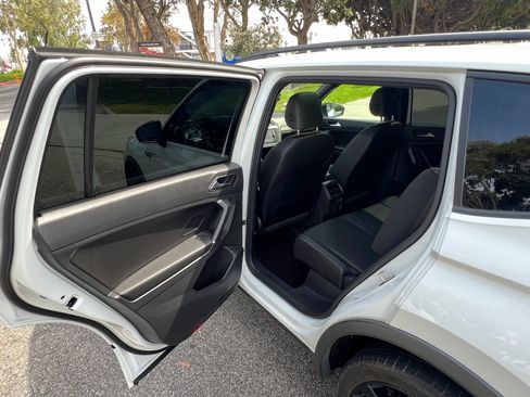 Used 2020 Volkswagen Tiguan SE R-Line image 11