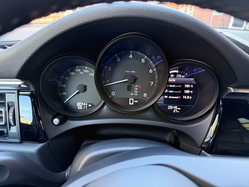 Used 2023 Porsche Macan Turbo image 11