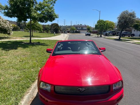 Used 2006 Ford Mustang Premium RWD image 4