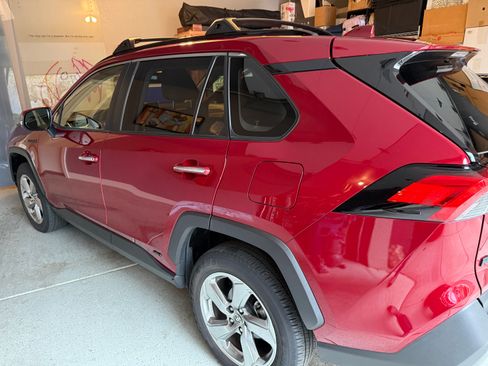 Used 2020 Toyota RAV4 Limited image 8