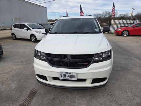 Used 2020 Dodge Journey SE w/ SE Popular Equipment Group image 1