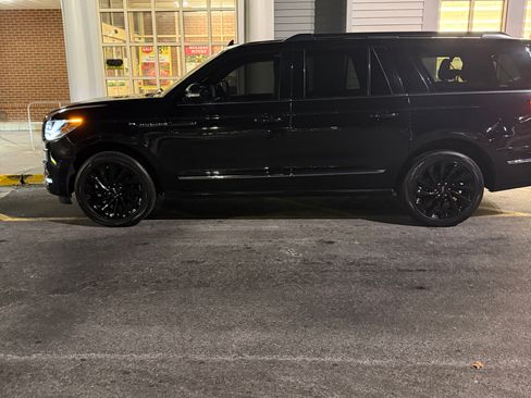 Used 2021 Lincoln Navigator L Reserve image 2