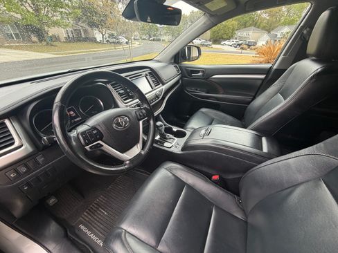 Used 2017 Toyota Highlander XLE image 23