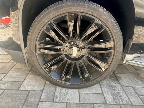 Used 2015 Cadillac Escalade Luxury AWD/4WD image 8