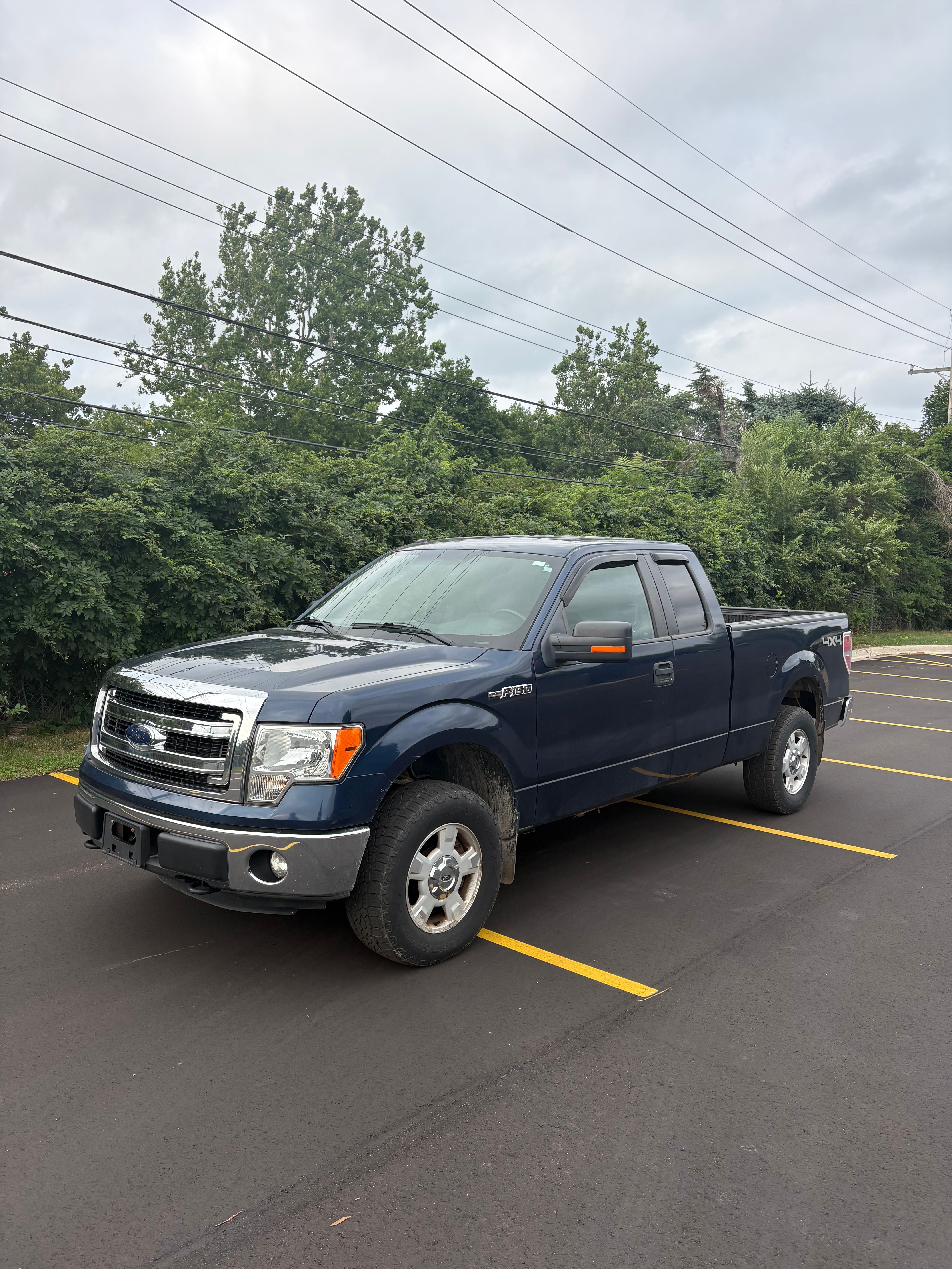 Used 2013 Ford F150 XLT w/ Mid Equipment Group AWD/4WD image 1
