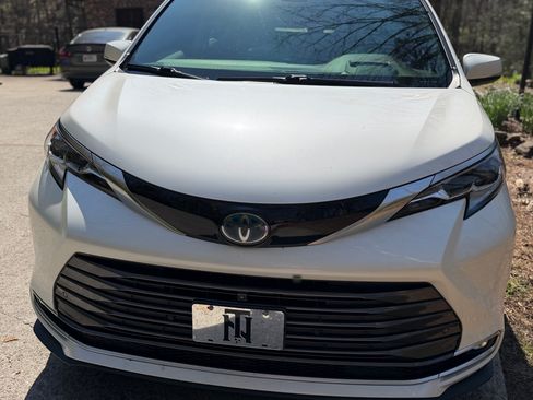 Used 2021 Toyota Sienna Platinum image 11