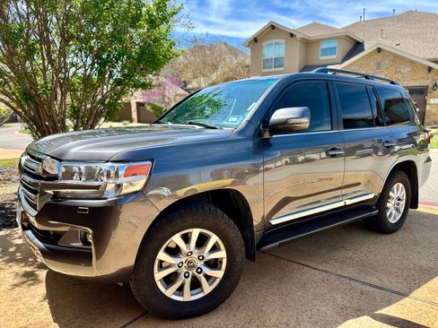 Used 2016 Toyota Land Cruiser image 1