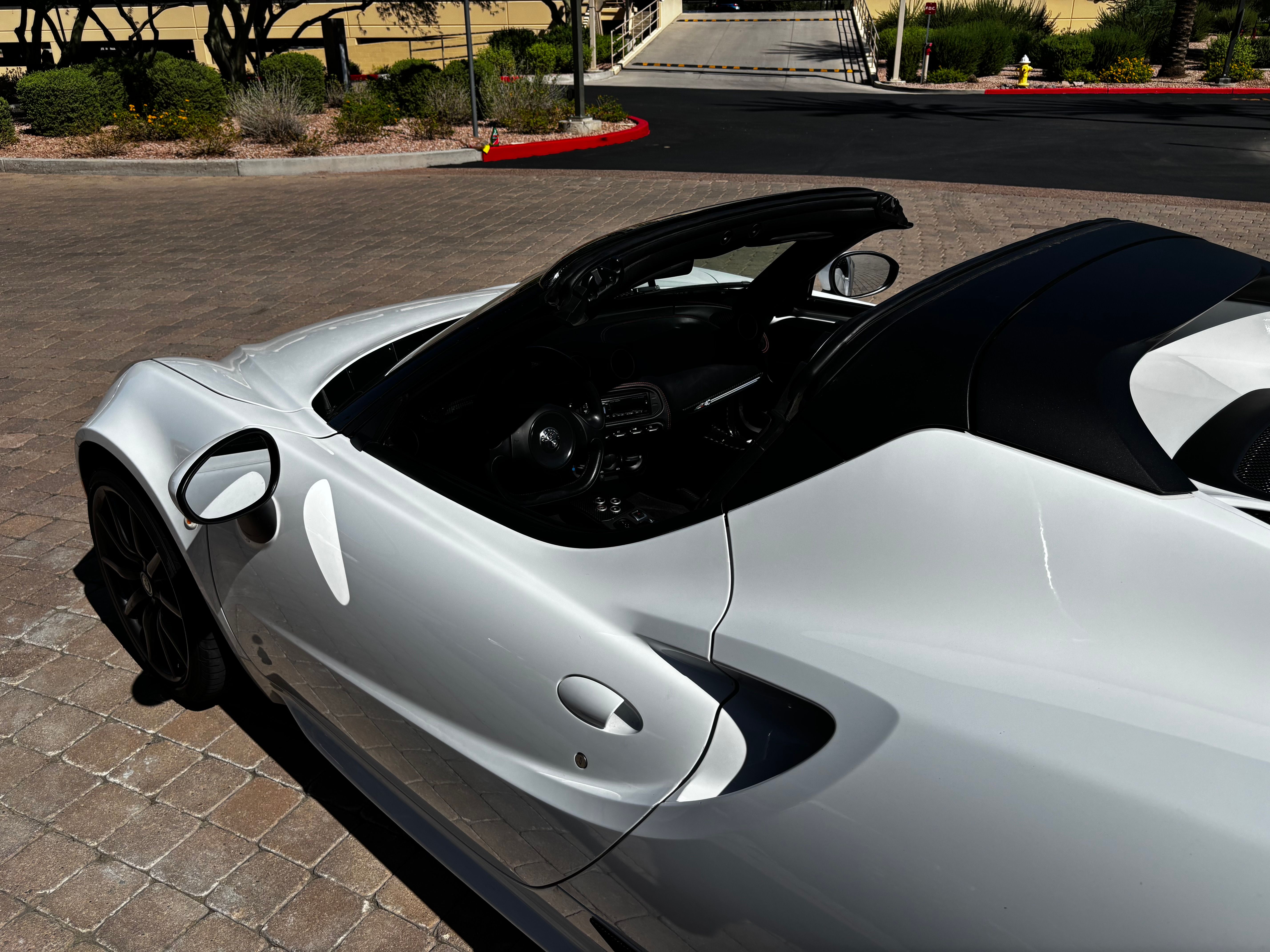 Used 2018 Alfa Romeo 4C Spider RWD image 4