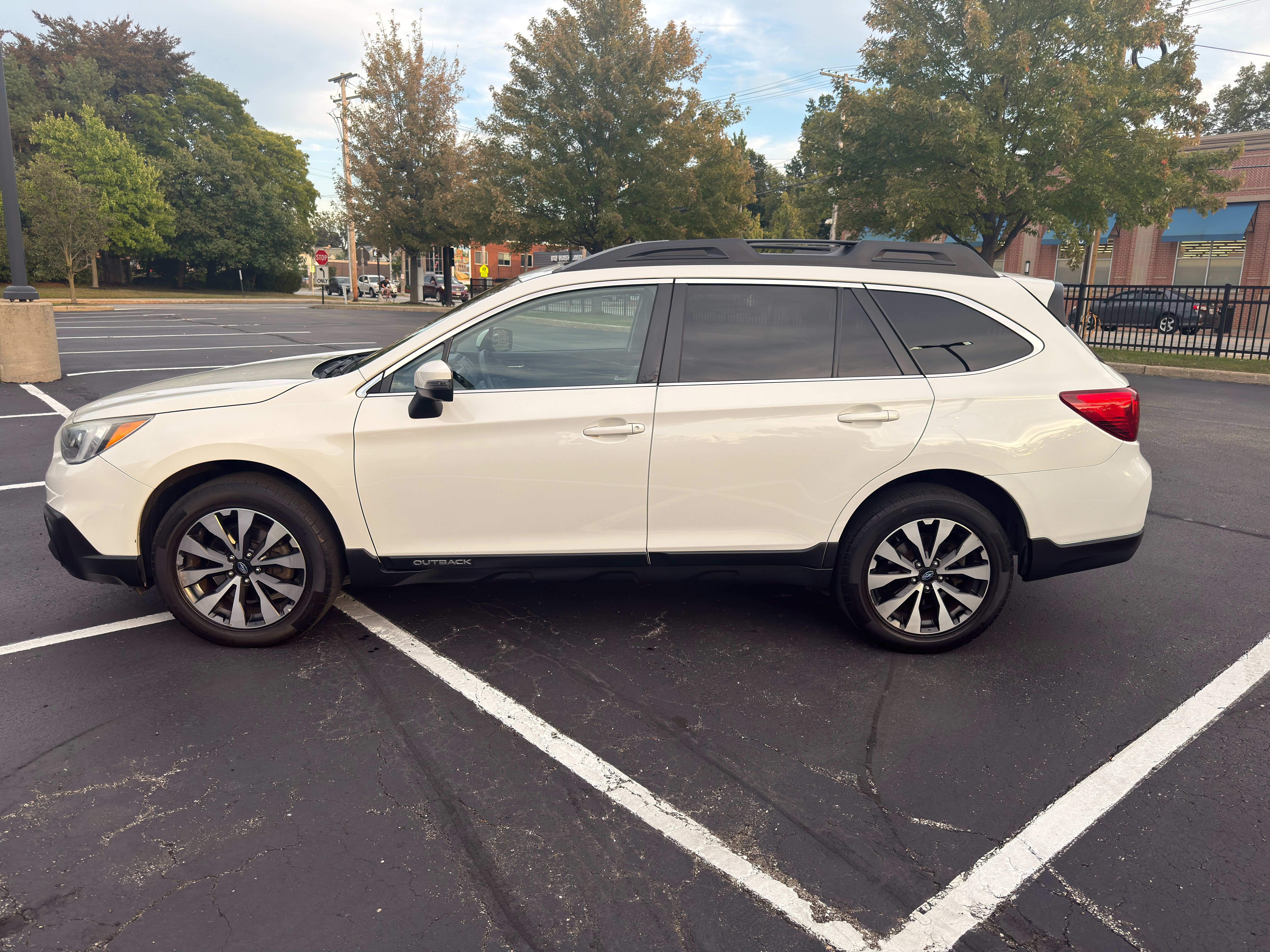 Used 2015 Subaru Outback 2.5i Limited AWD/4WD image 10